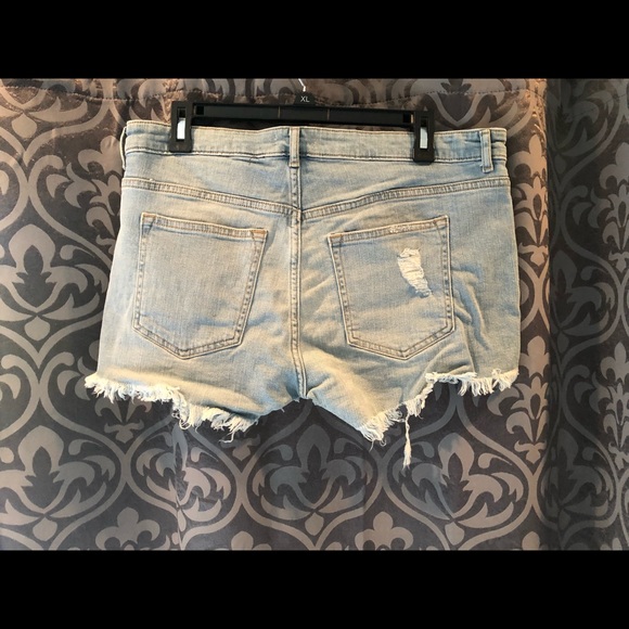 Shorts - Picture 2 of 3